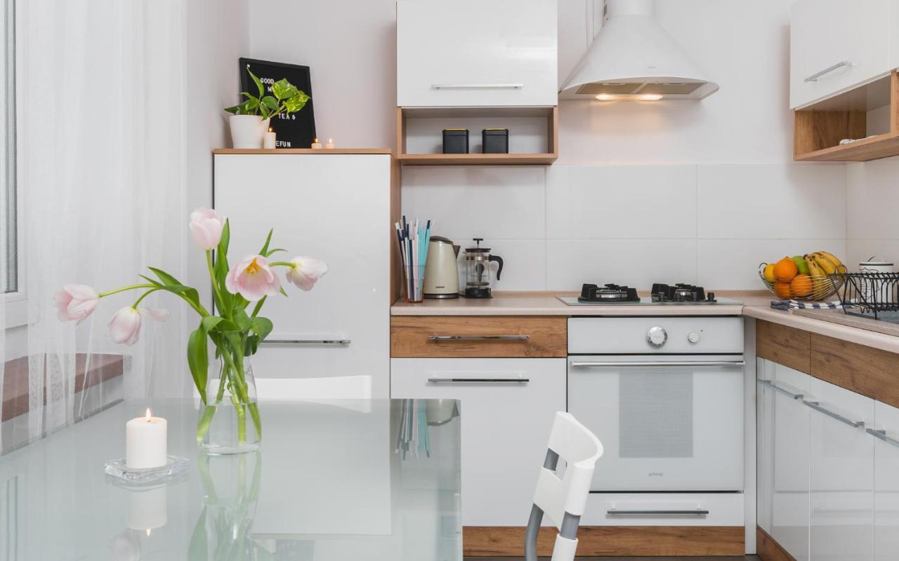 Sunshine Parkside Hideaway - 3 Bedroom - By Upstairs Krakow